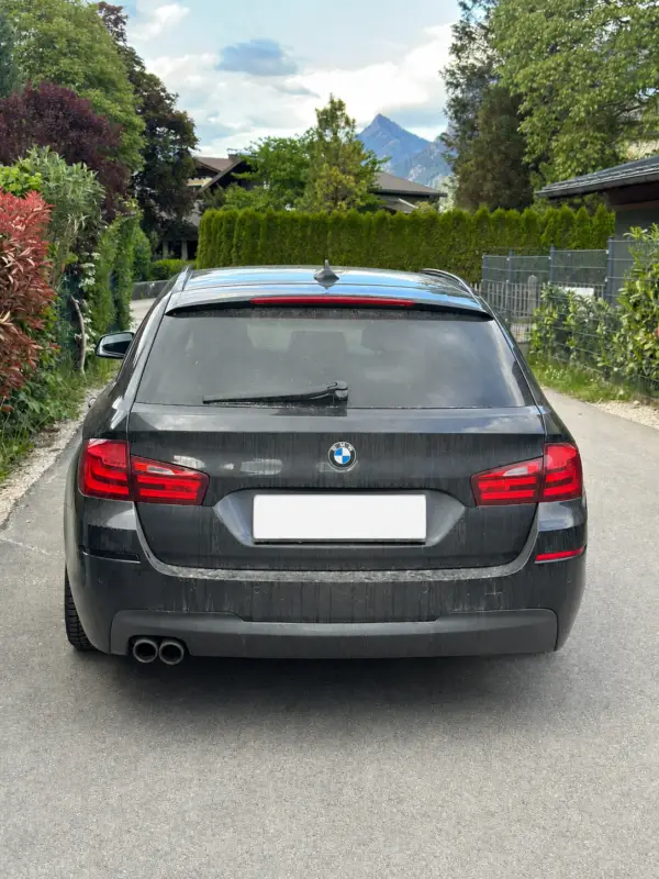 BMW F11 pre LCI Reflector Delete Kit von MK-Motion am Fahrzeug verbaut