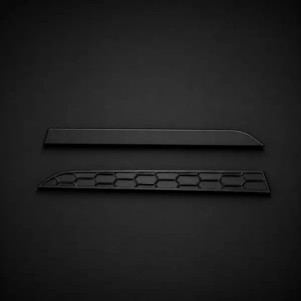 BMW F30/31 Rear Reflector Delete Kit | MK-Motion BMW F30 F31 Reflector Delete Kit Vergleich glatt und Wabenstruktur
